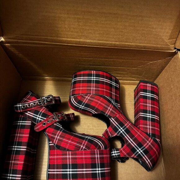 Dolls Kill Shoes - Dolls Kill/Current Mood "Hate To Love Platform Mary Janes"